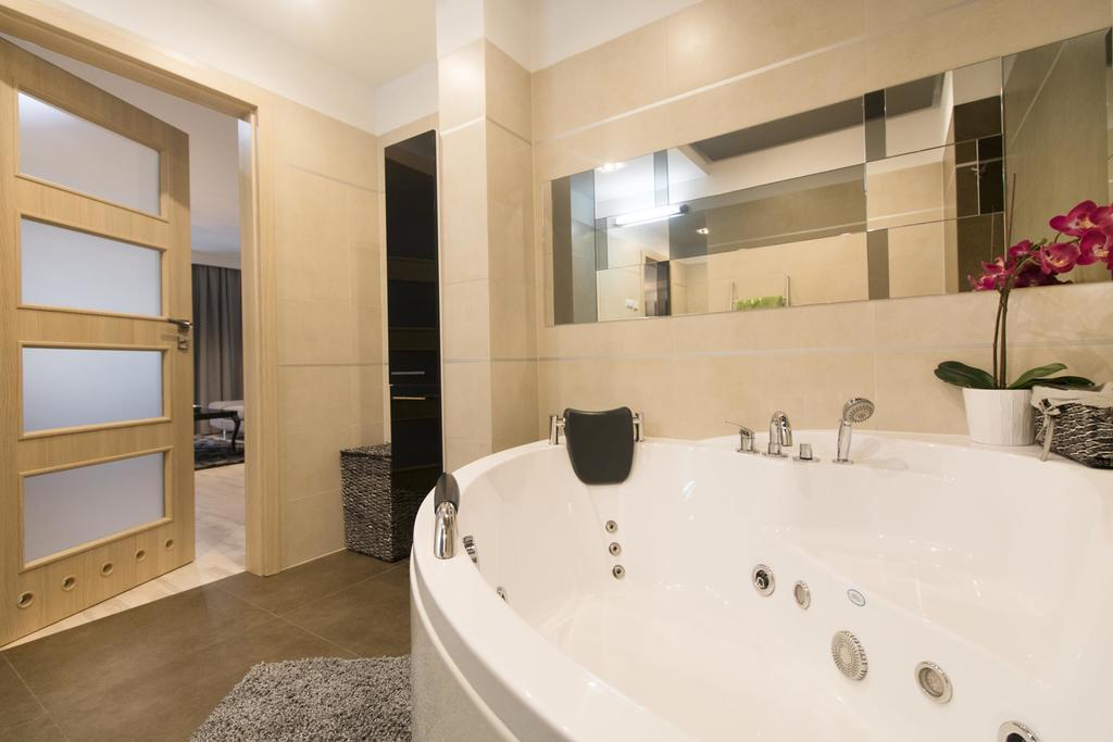Kings City - Skawinska Apartment كراكوفيا المظهر الخارجي الصورة